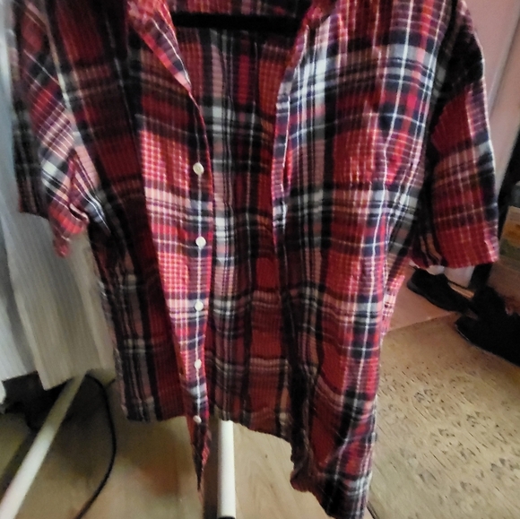 Uniqlo short sleeve - Picture 2 of 3